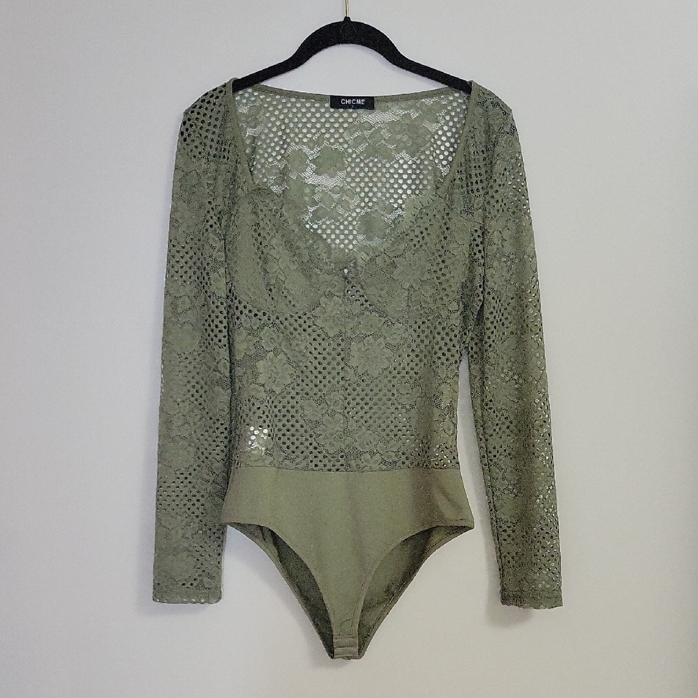 Chic Me Olive Green Lace Long Sleeve Bodysuit Size Large Excellent Condition